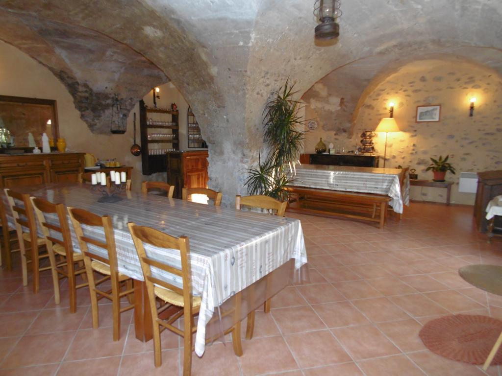 Bed and Breakfast La Ferme De Valauris Систерон Экстерьер фото
