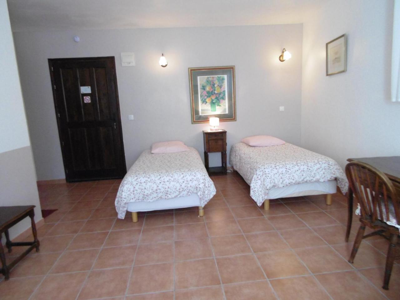 Bed and Breakfast La Ferme De Valauris Систерон Экстерьер фото