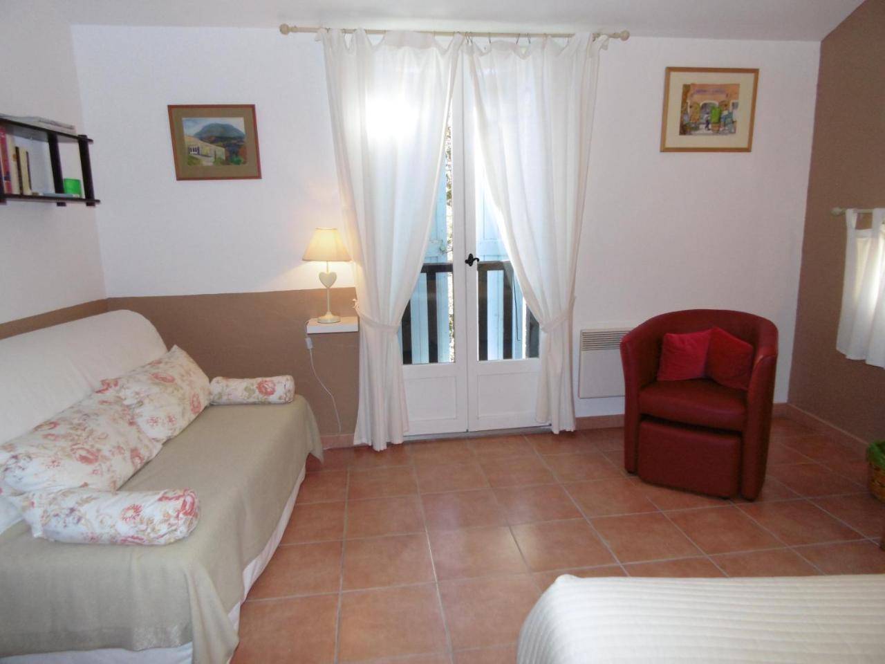 Bed and Breakfast La Ferme De Valauris Систерон Экстерьер фото